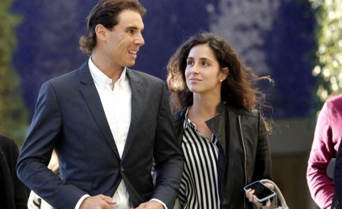 Rafa Nadal junto a su esposa