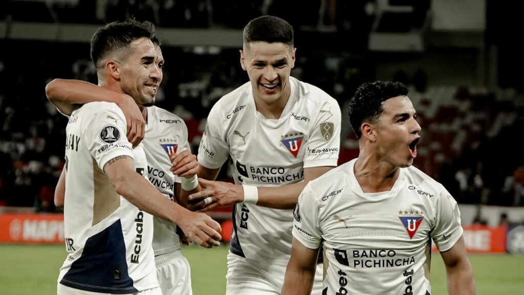 LDU Quito avanza a octavos tras vencer a Central Córdoba en la ...