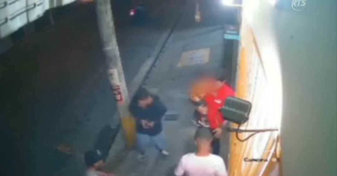 Hombre con bebé en brazos es robado a plena luz del día en Mapasingue ...