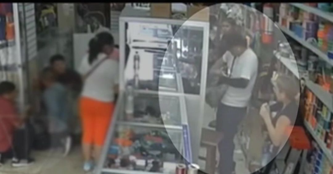 Asalto a local en el centro de Guayaquil alarma a comerciantes - RTS ...