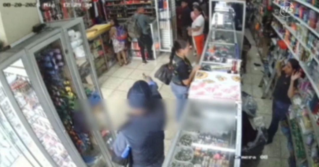 Asaltantes armados roban local comercial en el centro de Guayaquil ...
