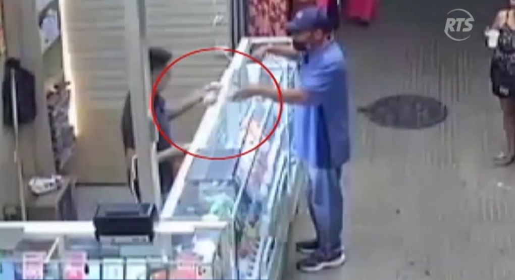Comerciante de la Bahía entrega $800 y dos celulares a delincuentes que ...